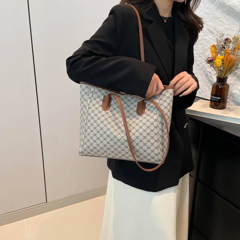 Designer Bag Luxury Shoulder Bag Bag Women High End Sense Large Capacity Niche Commuter Female New Texture Tote Free Shipping