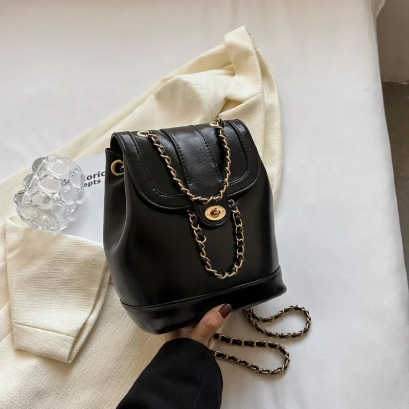 Stylish Chain Strap Small Backpacks For Women Soft PU Leather Backpack Female Fashion Travel Bag School Bag Trended 250102