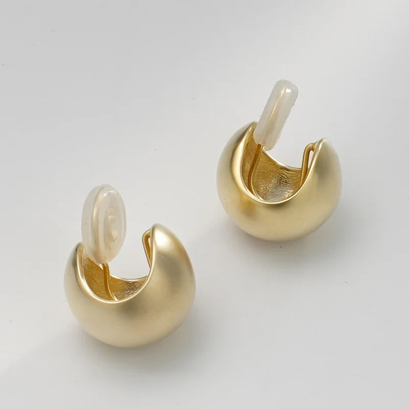 2pairs/lot Bean earring women fashion simple mosquito-repellent coil ear clip without ear piercing High-sense earrings 250103