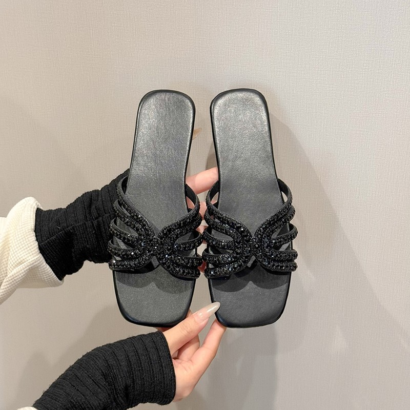 Designer Slipper Foreign trade cross-border large size slippers women wear 2025 summer new fashion all-in-one low heel flat flip-flops