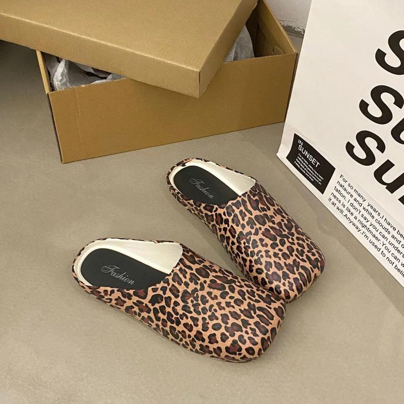 2025 S Fashion Designer Sandals Lazy Shoes Women S Half Drag Trendy Leopard Print Walking Foot Stomping Toe Toed Barefoot Spring And Summer