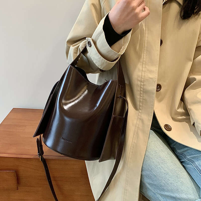 Women's Bags handbag Autumn/Winter Fashion Oil Wax Leather Ear Hanging Handheld Bucket Large Capacity Temperament Shoulder Bag