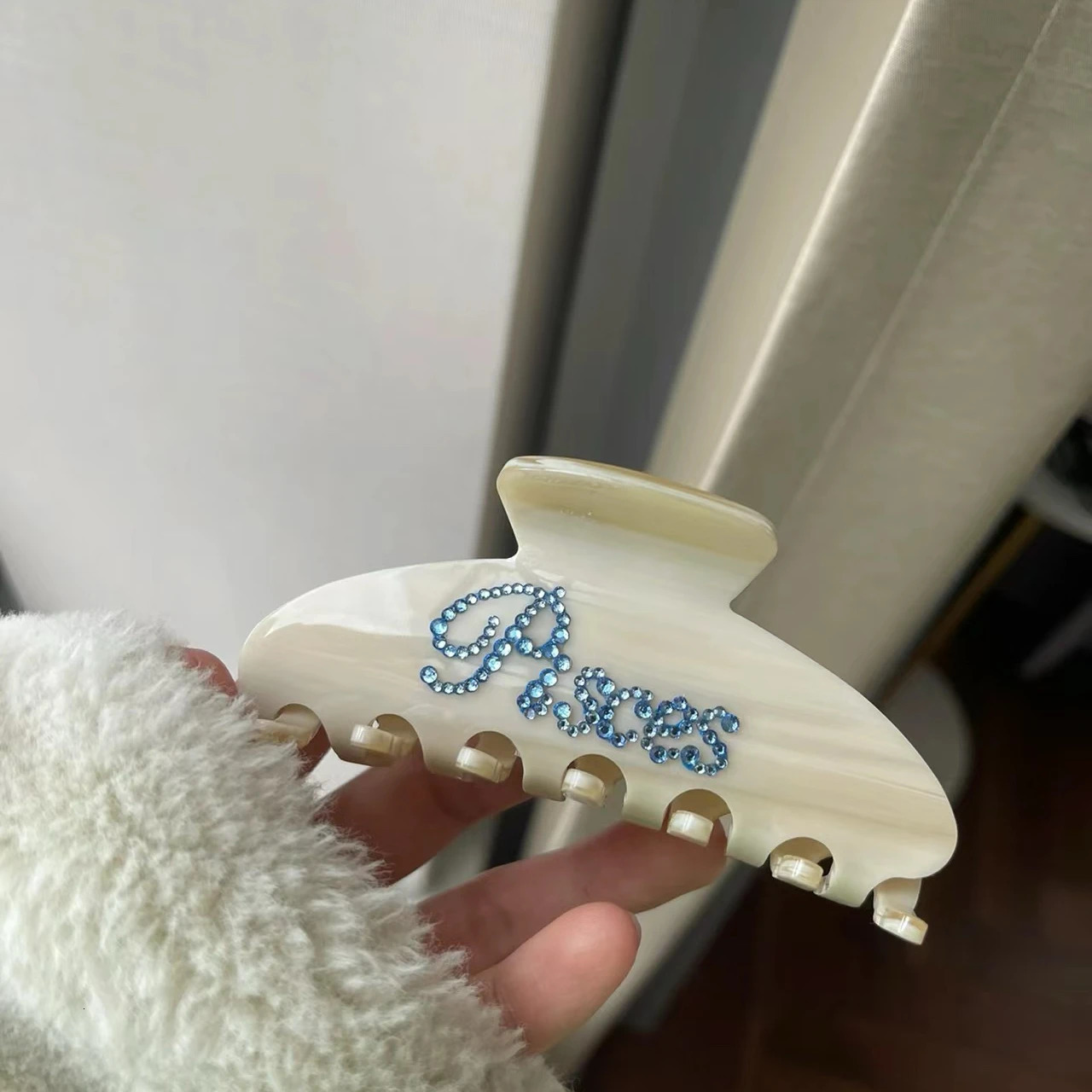 Diamond-lettered custom acetic acid hairpin large shark clip back of head hairpin grab clip hair accessories woman 250106