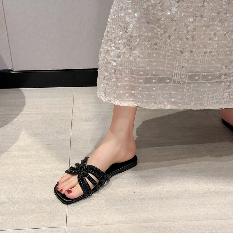 Foreign trade cross-border large size slippers women wear 2025 summer new fashion all-in-one low heel flat flip-flops