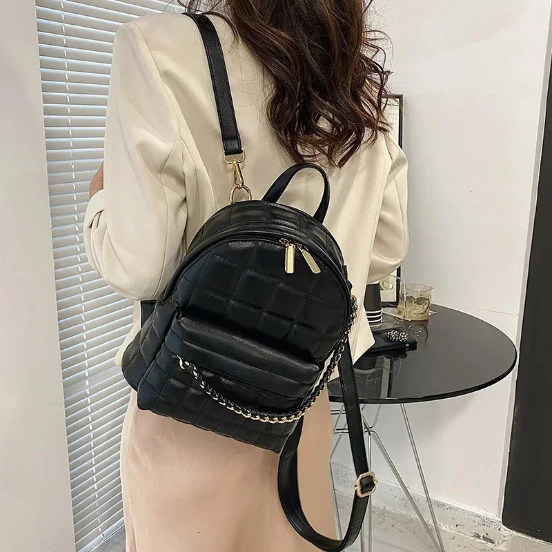 Fashion Women Leather Backpack Chain Teenage Shoulder Bag Backpacks Rucksack Small Female Daypack Bags 250102