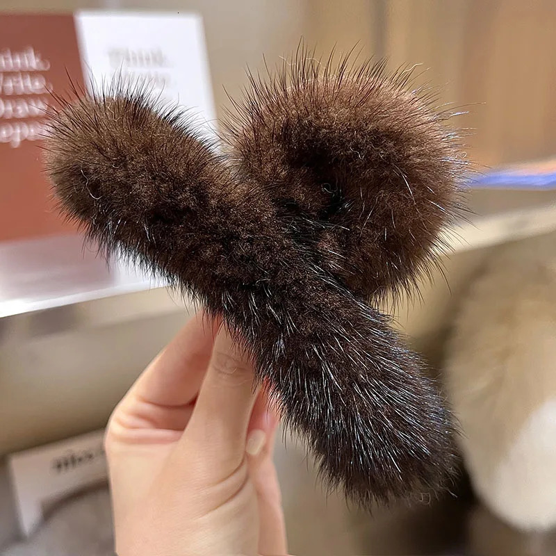 Hairpin Cute Plush Mink Fur Hair Claw Women Elegant Temperament Real Mink Fur Hairgrips Fashion Hair Accessories 250106