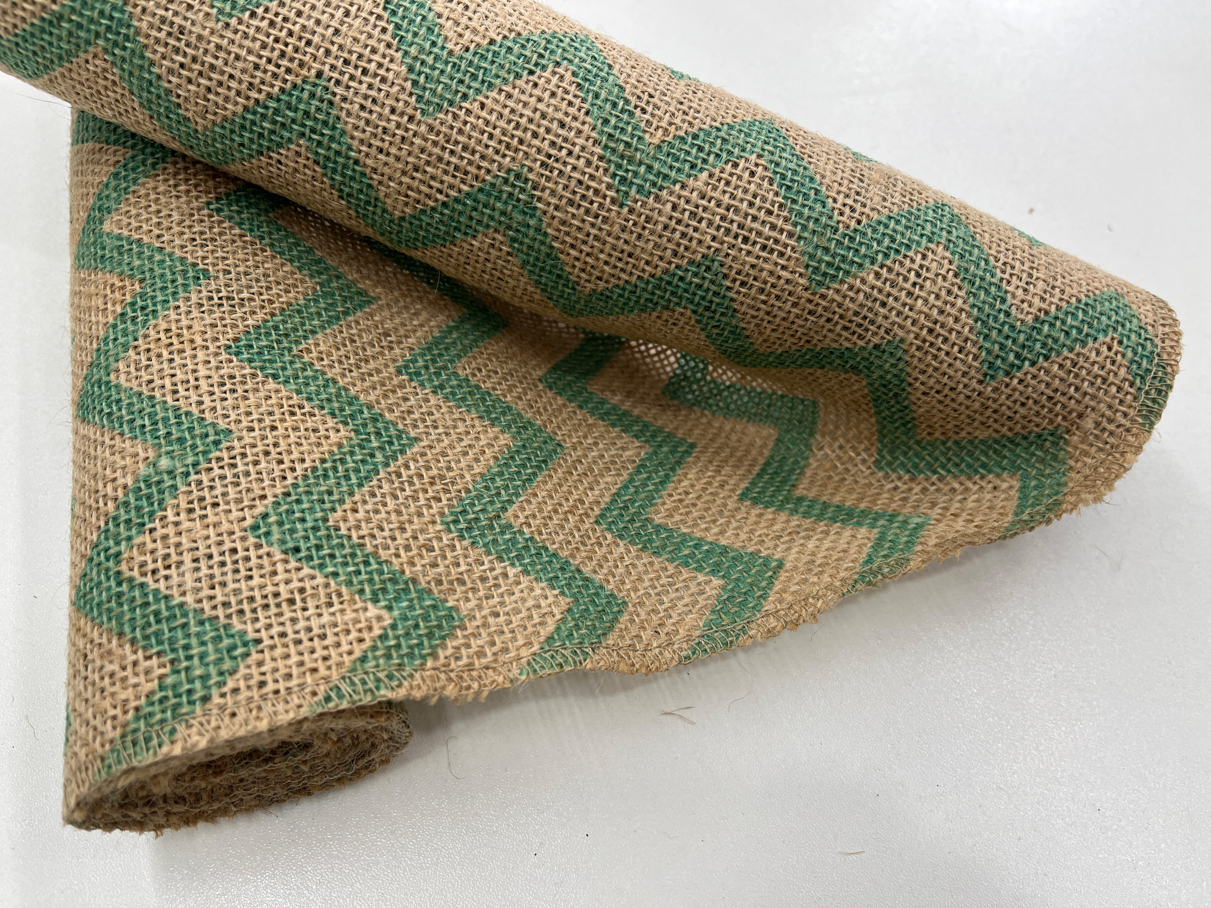 Vibrant Wavy Design Table Placemat Stylish Accent for Any Occasion Wave Pattern Table Runner for Dining Room Decoration - Durable Material