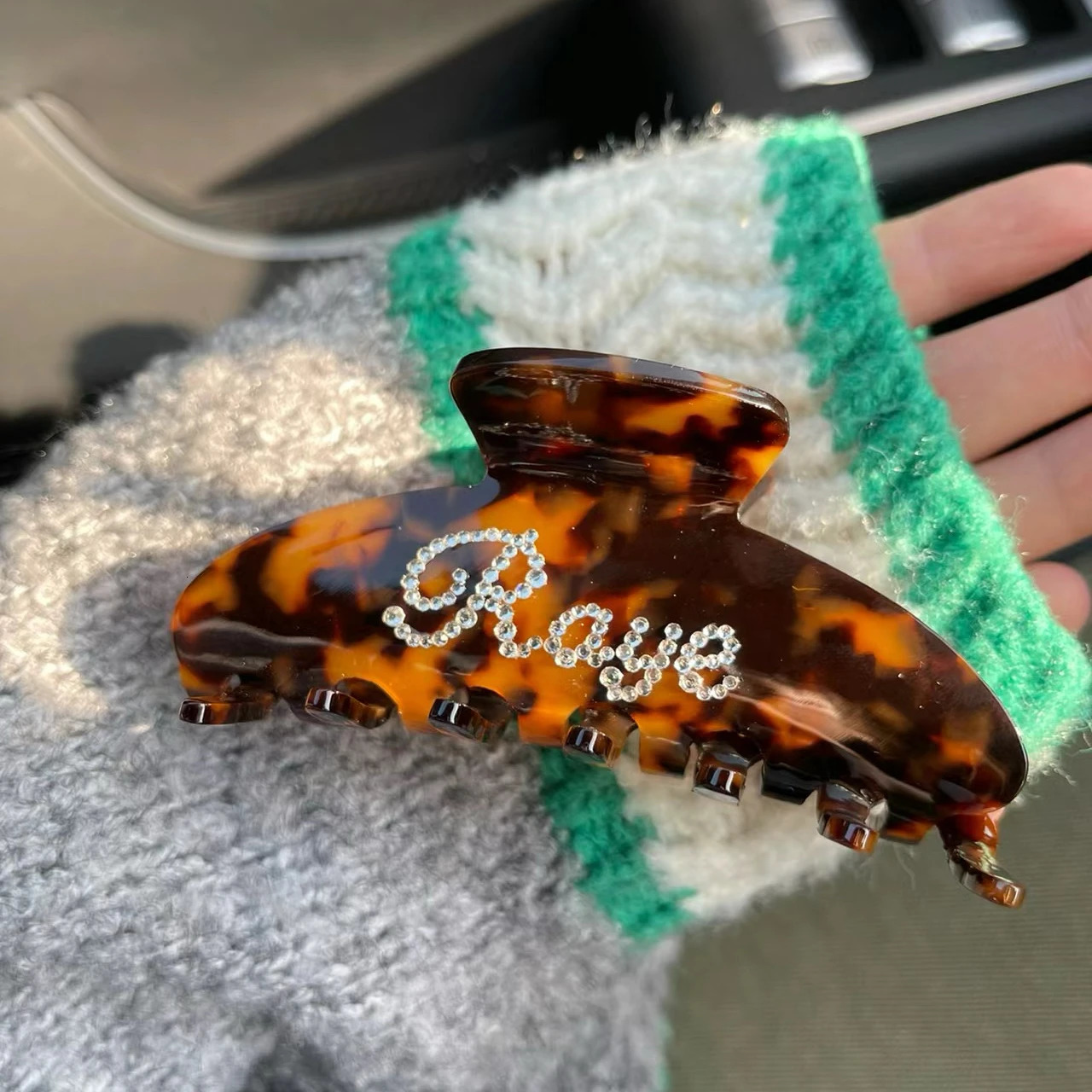 Diamond-lettered custom acetic acid hairpin large shark clip back of head hairpin grab clip hair accessories woman 250106