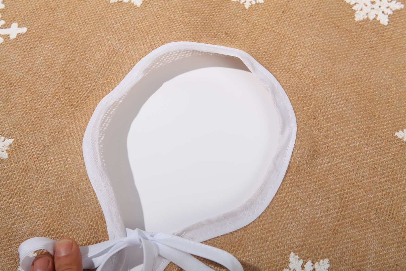 Classic Elaborate Winter Wonderland-Inspired Christmas Tree Skirt Ornamental Accent