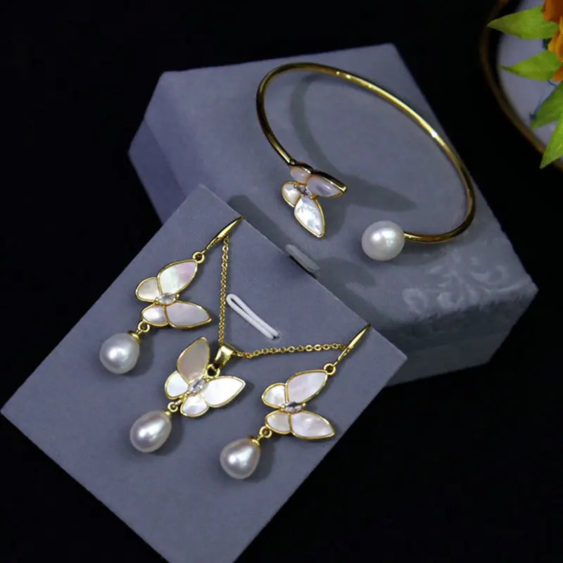 Elegant Shell Natural Pearl Butterfly Pendant Necklace Bracelet Earring Jewelry Set For Women 250102