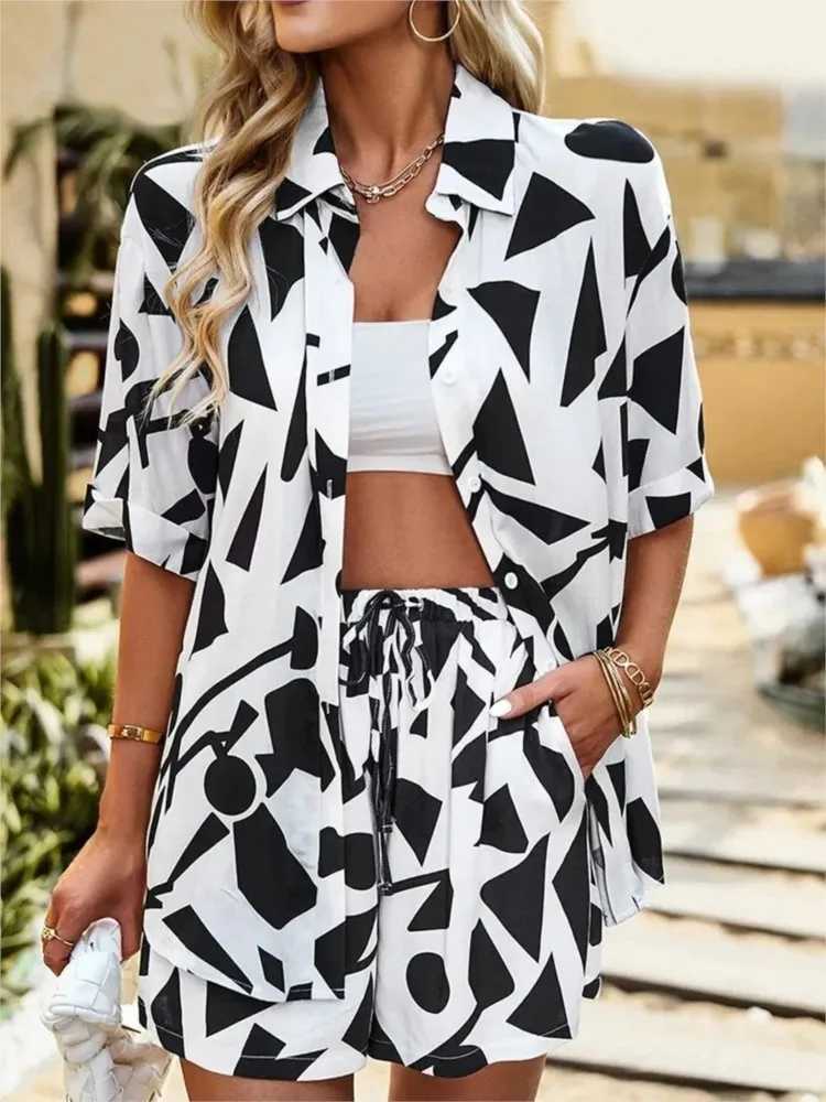 Casual Short Sve Shirt Shorts Set Office Lady Summer Geometric Print Tops Lace Up Pants Two Piece Set Women Outfit 2023XJ250106