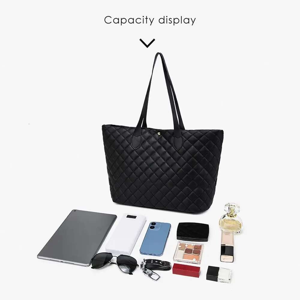 Large Capacity Leather Women's Handbag Fashionable Black/white Button Mom Bag Handbag Women's Outdoor Handbag