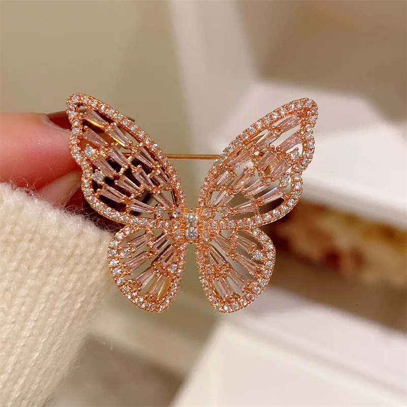 Fashion Women Girls Elegant Crystal Purple Butterfly Brooches Badges Classic Lady Dress Suit High-end Pins Jewelry 241230