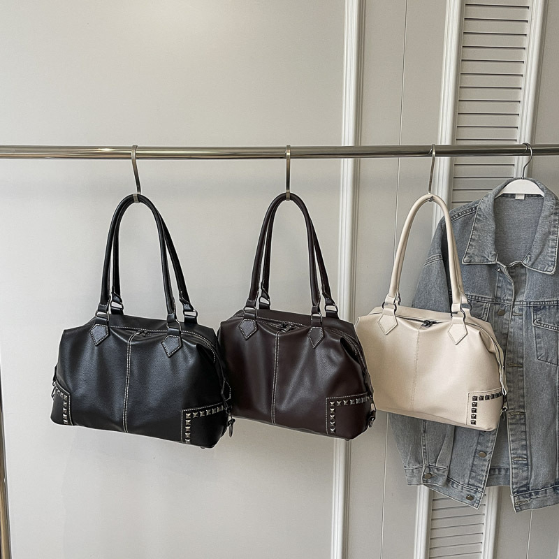 Designer shoes 2025 free shipping designer Single shoulder Vintage solid color casual versatile Tote bag fashionable women Plain black