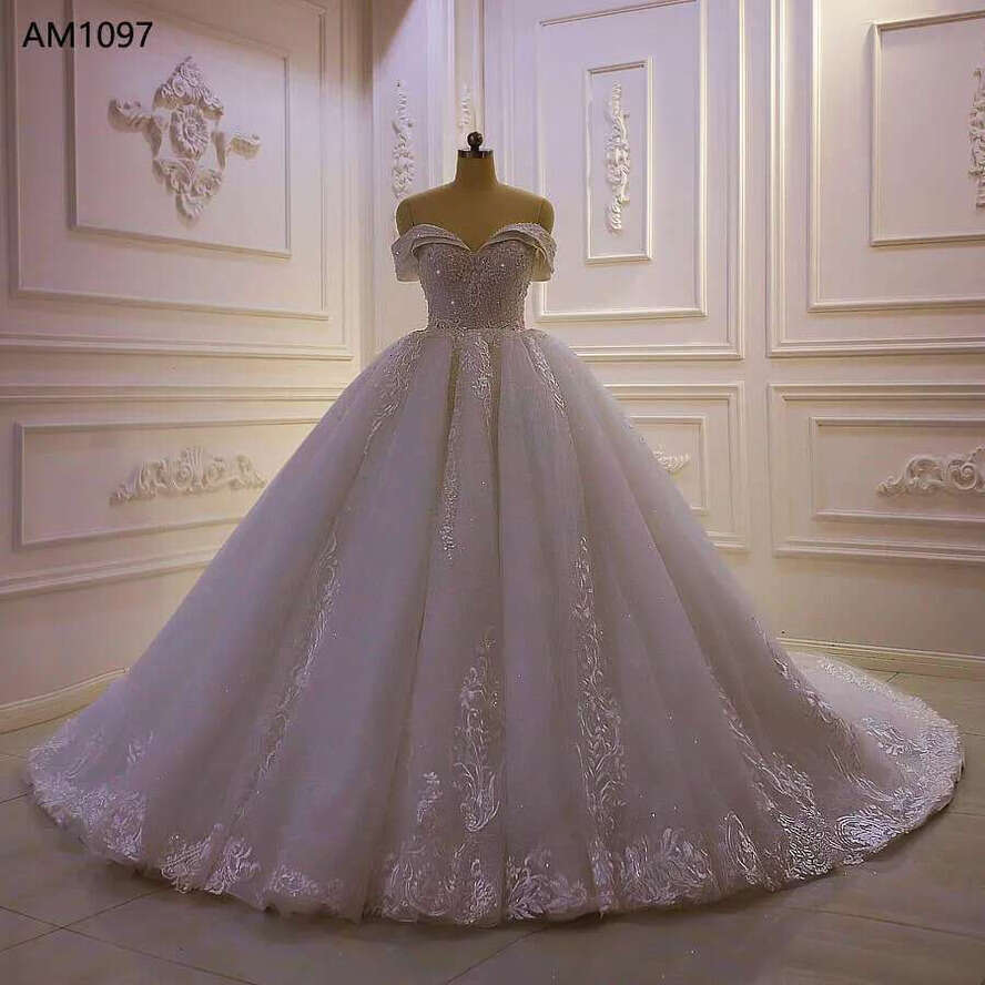 Strapless Lace Appliques Ball Gown Wedding Gowns