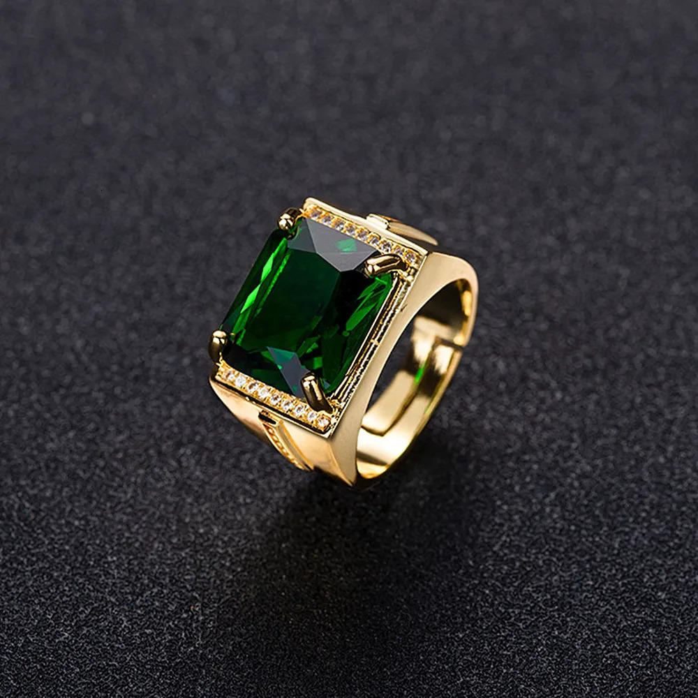 Vintage Green Crystal Grandmother Emerald Diamond Ring Mens 18k Gold Luggage Jewelry Bijoux Fashion Accessories Gift 250106