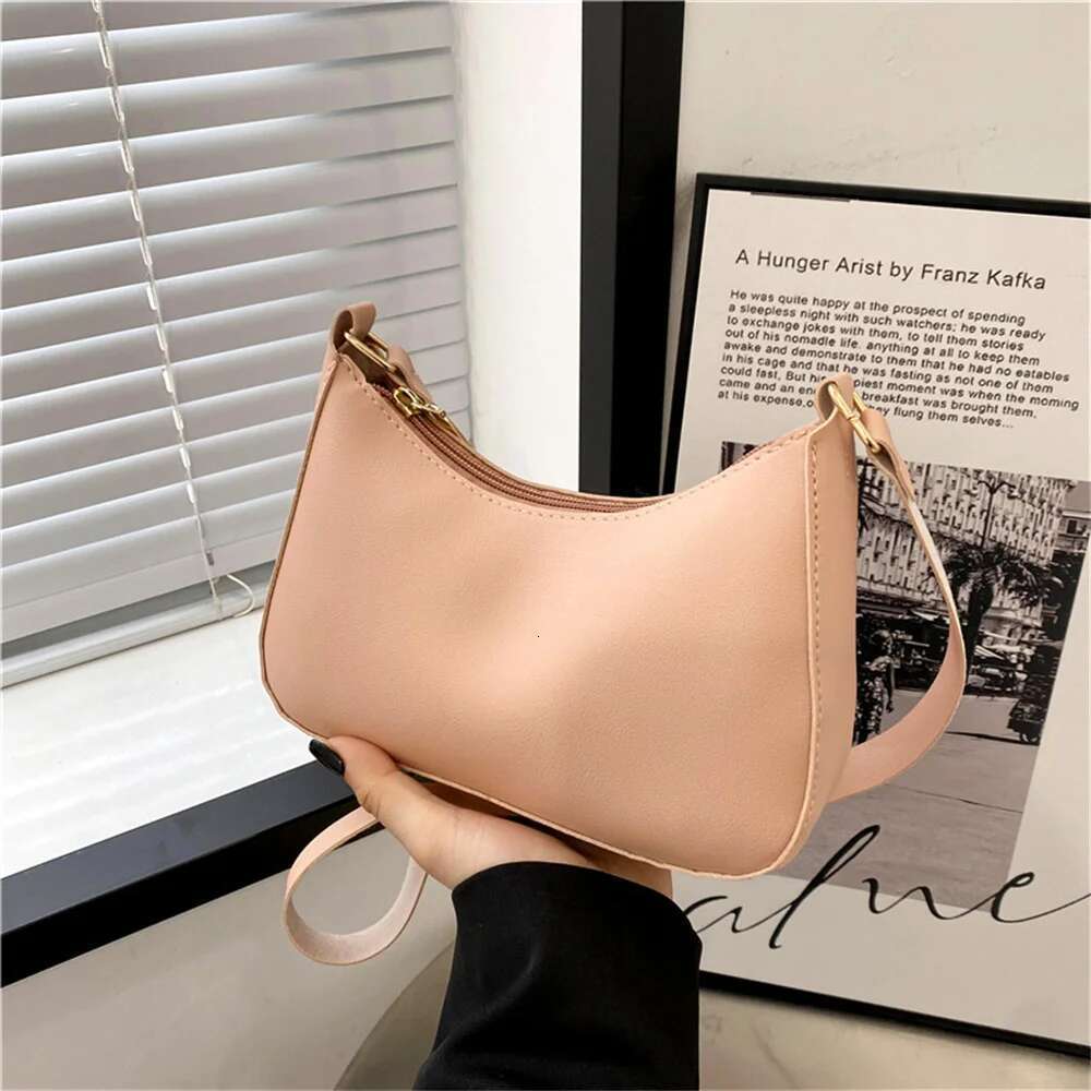 A Fashionable WOMEN'S Underarm Bag for Sale
