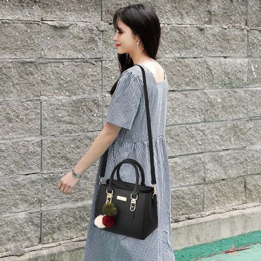 Ladies' Fashionable Handbag Fashionable Single Shoulder Crossbody Bag With Serving Pendant Outdoor Crossbody Bag