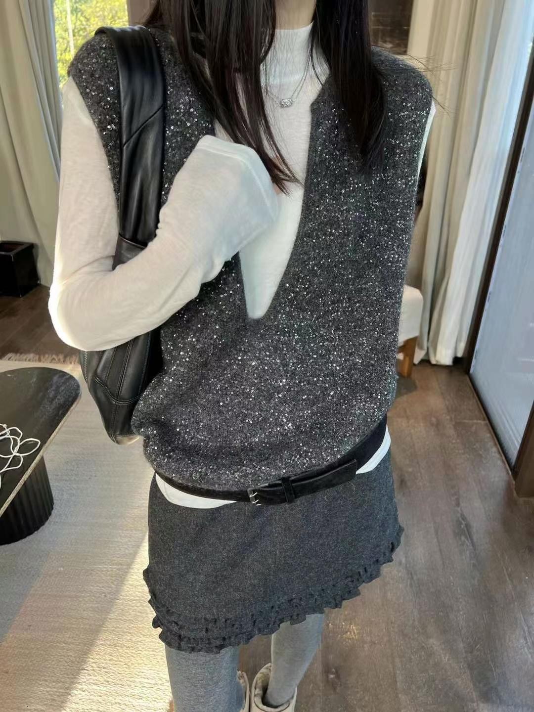 Fashionable intellectual style knitted pullover V-neck slim fit sexy spicy girl long sleeved knitted t-shirt