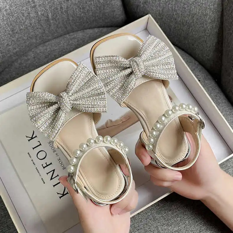Girls Summer Fashion Sandals 2024 Fashion Cute with Pearls Big Bownot Princess Shoes Trendy Square Heel All-match Sandals 250106