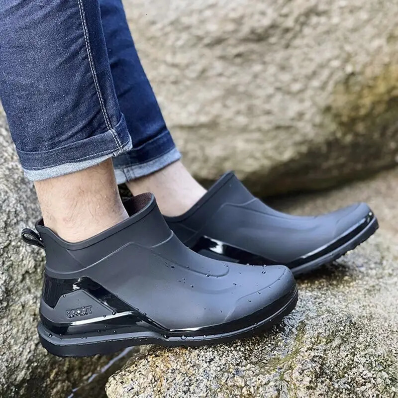 Mens short-tube rain boots thickened wear-resistant one-piece molded rubber shoes non-slip waterproof winter mens rain boots 250106