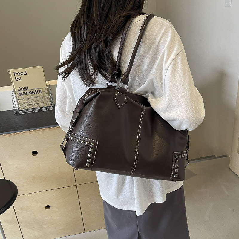 Designer shoes 2025 free shipping designer Single shoulder Vintage solid color casual versatile Tote bag fashionable women Plain black