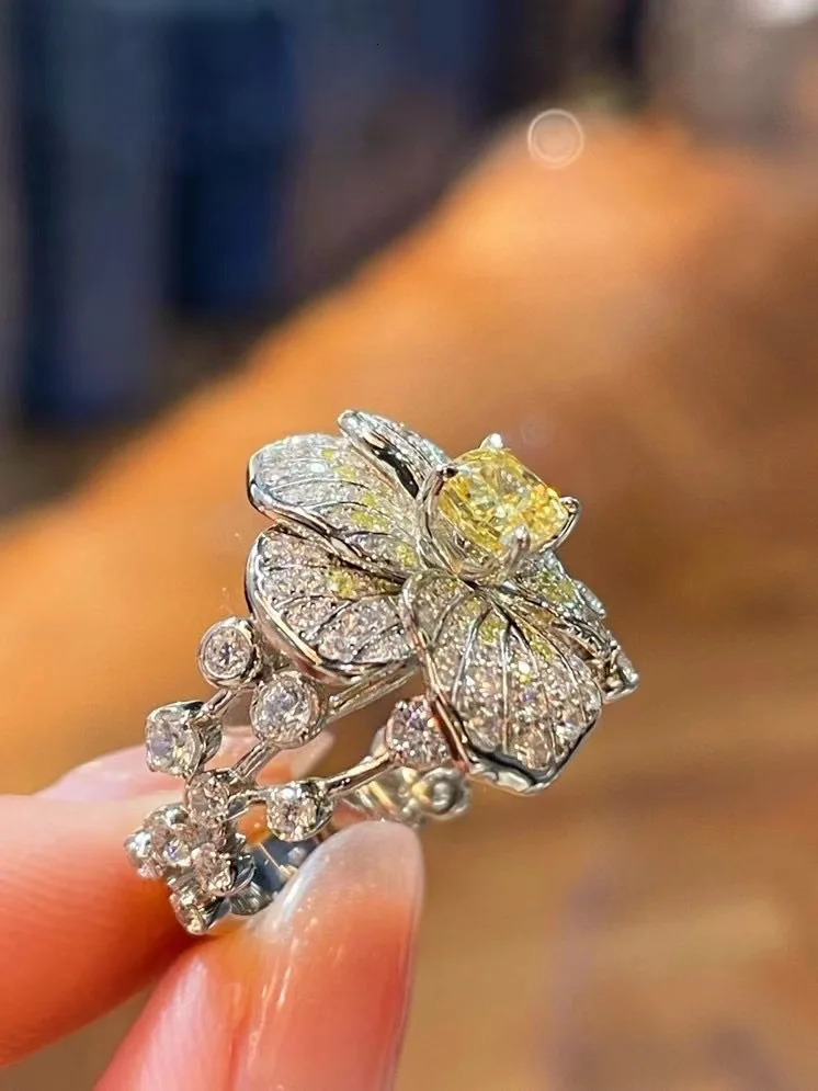 ZOCA 925 Sterling Silver Yellow Sparkling Cluster Ring Women Attractive Flower Shape Ring Party Jewelry Accessories 250106