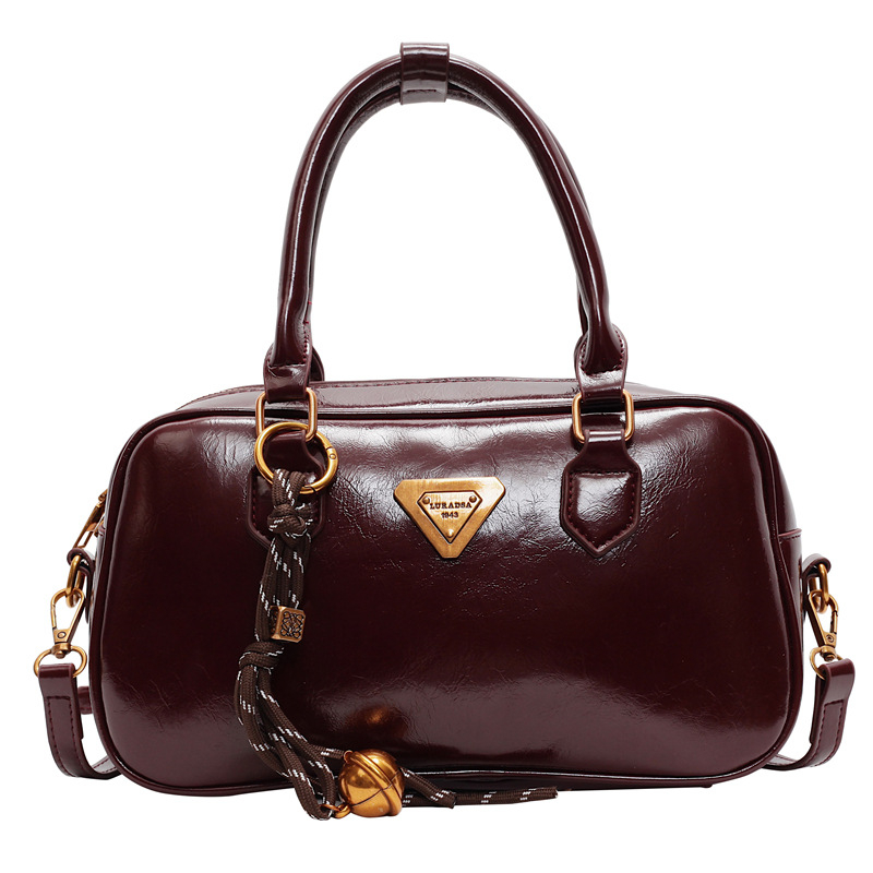 2025 New Free Shipping Designer Single Shoulder Pillow Bag Vintage Solid Color Casual Versatile Tote Package Fashionable Women Black New Free Delivery