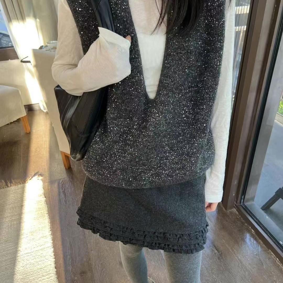 Fashionable intellectual style knitted pullover V-neck slim fit sexy spicy girl long sleeved knitted t-shirt