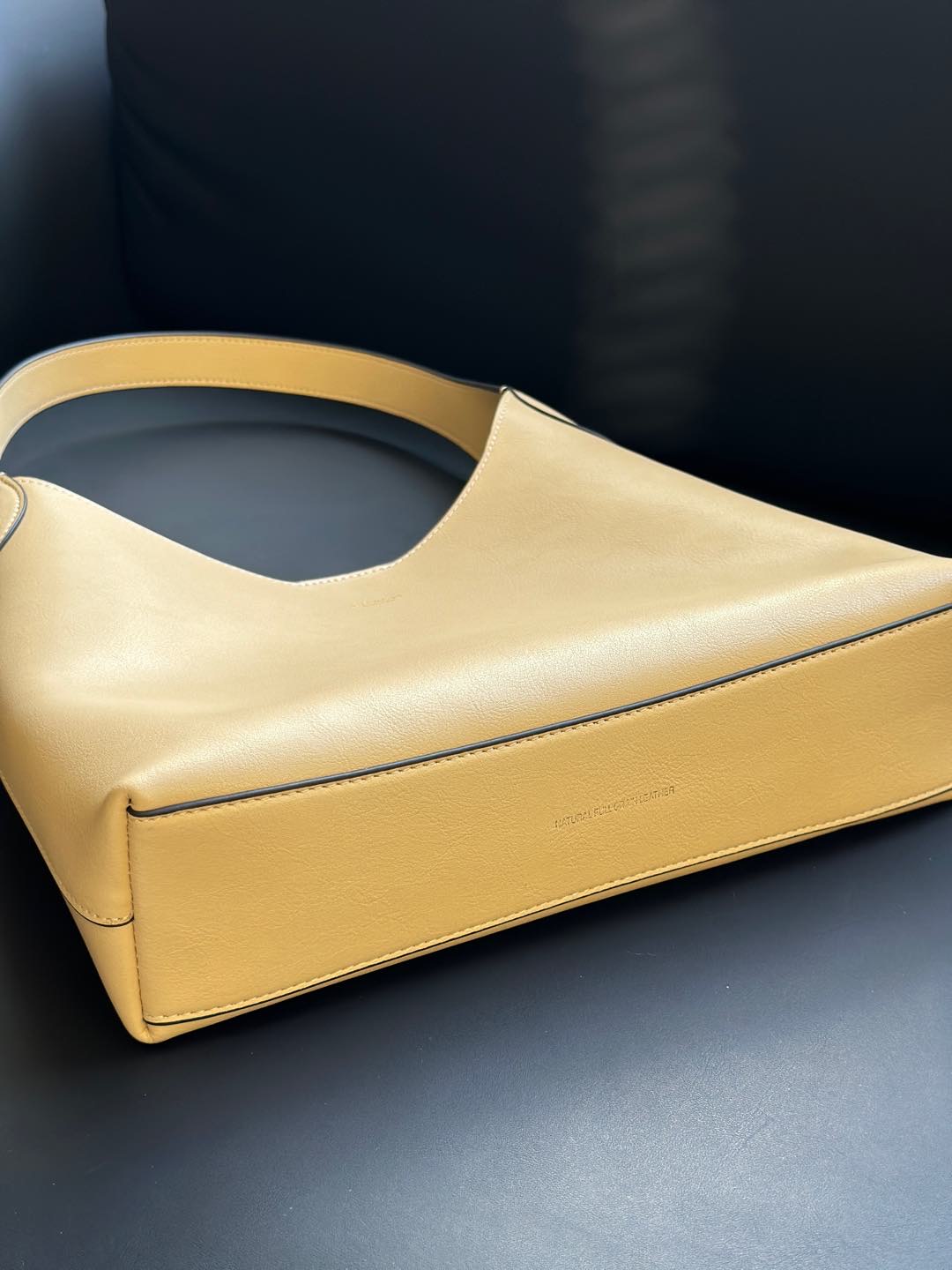 Niche Fashionable Versatile Tote Bag Designer Shoulder Bags Luxe Calfskin Handbag Designer bag Cowhide Wide Strap Leather Triangle Cross Body Handbags