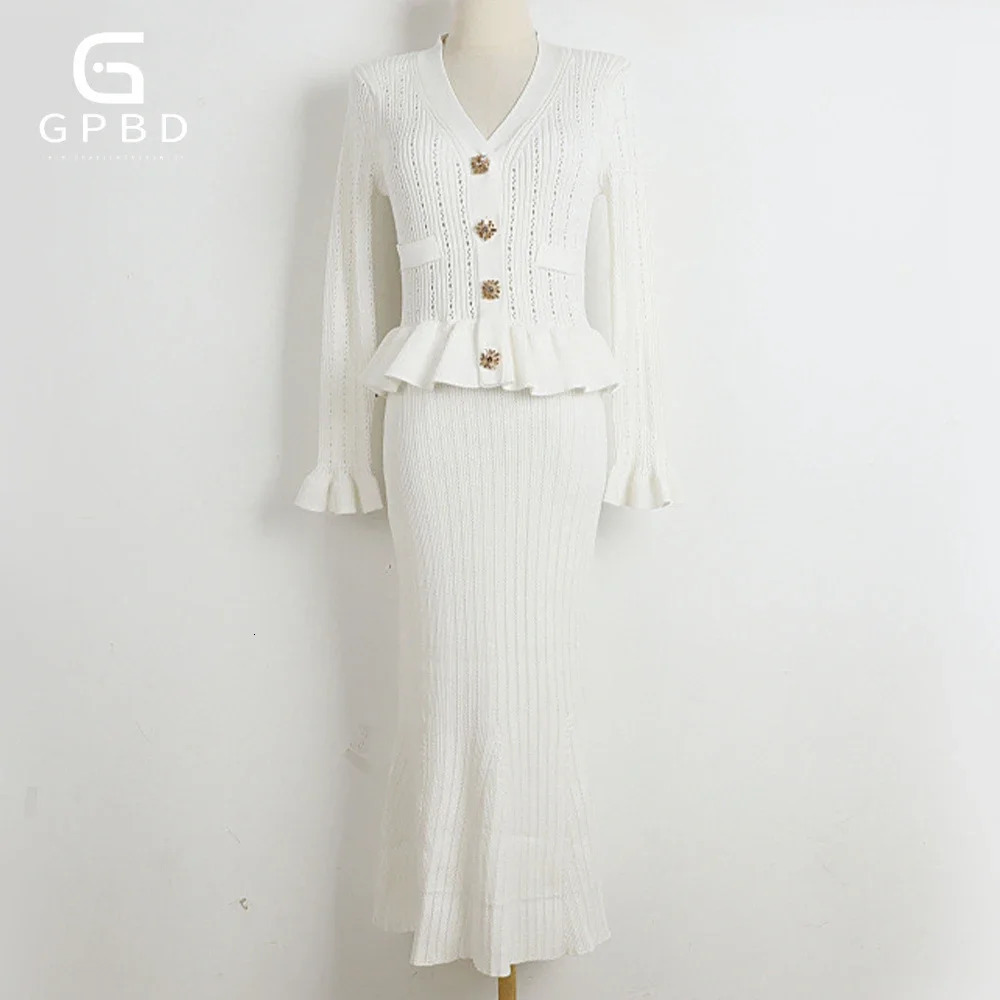 GPBD Autumn WomenS Clothing White And Black Elastic Pleated Knitted Top Mermaid Long Skirt Sexy 2-Piece Set 250106