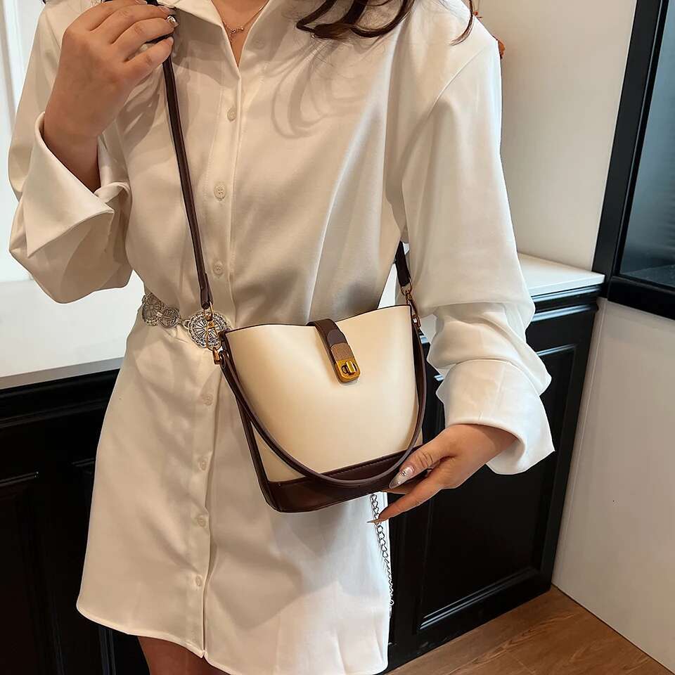 1 New Casual Outing Retro Niche Design Sense Color Bucket Hand Bill Shoulder Crossbody Bag