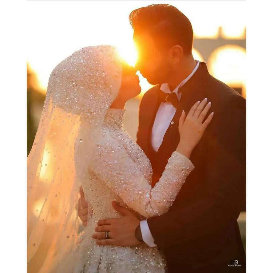 Muslim Crystal Wedding Dresses With Hijab Plus Size Lace Bridal Gowns Long Sleeves High Neck Sweep Train Middle East Vestido De Novia