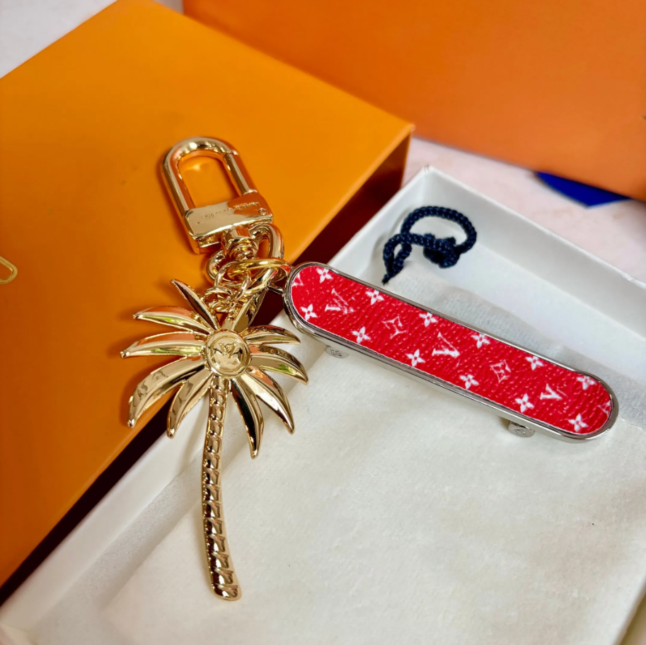 Luxurys designer keychain women V Letter designers keychain wallet top Car Key Chain Buckle jewelry flower lock Keyring Keychains Lanyards box