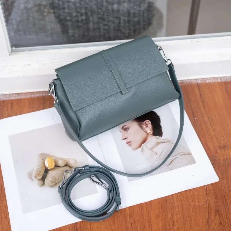 Natural Cow Leather Simple Fashionable Shoulder for Women, Versatile Commuting Small Square Crossbody Bag Underarm Handbag