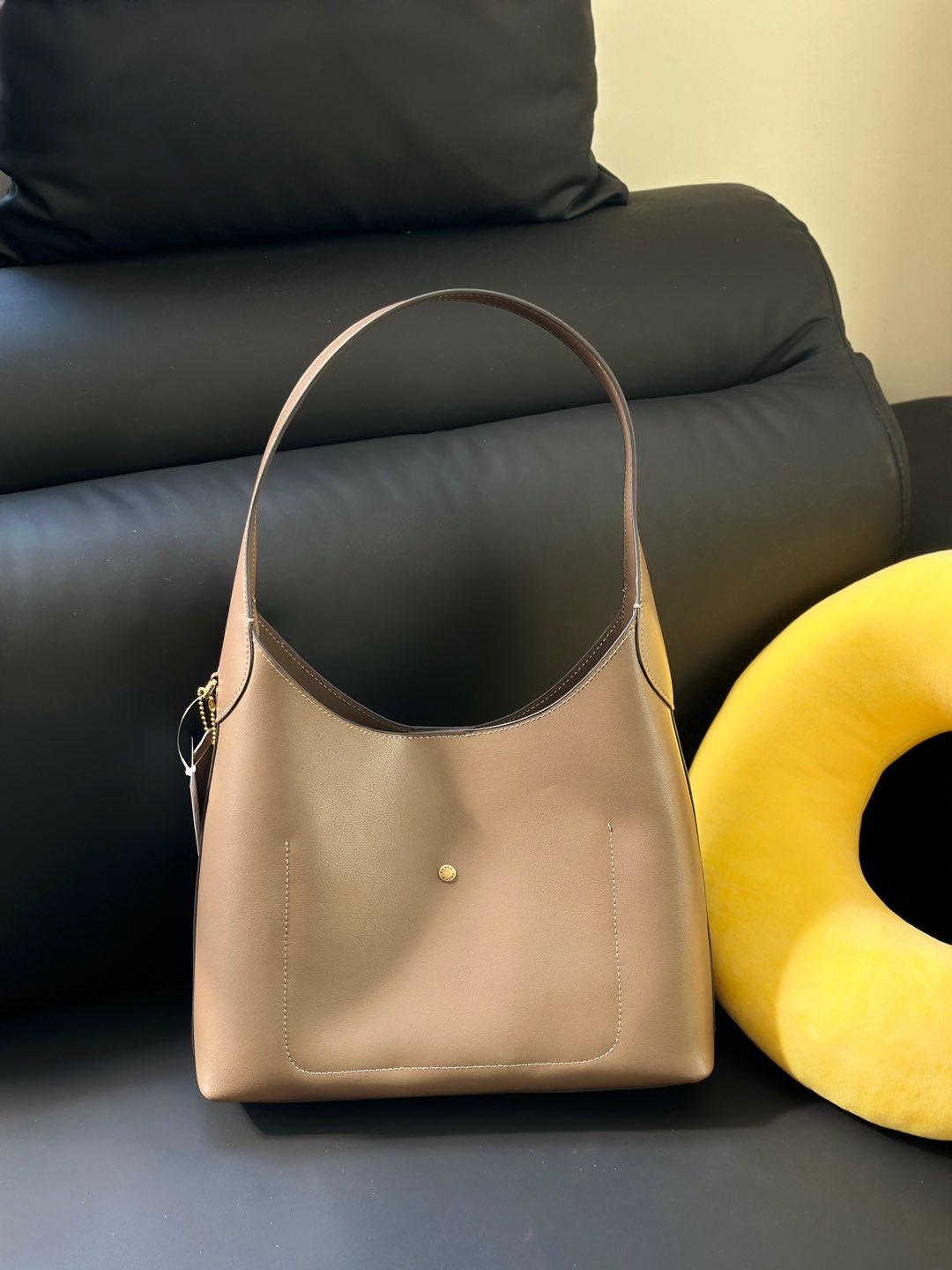 Niche Fashionable Versatile Tote Bag Designer Shoulder Bags Luxe Calfskin Handbag Designer bag Cowhide Wide Strap Leather Triangle Cross Body Handbags