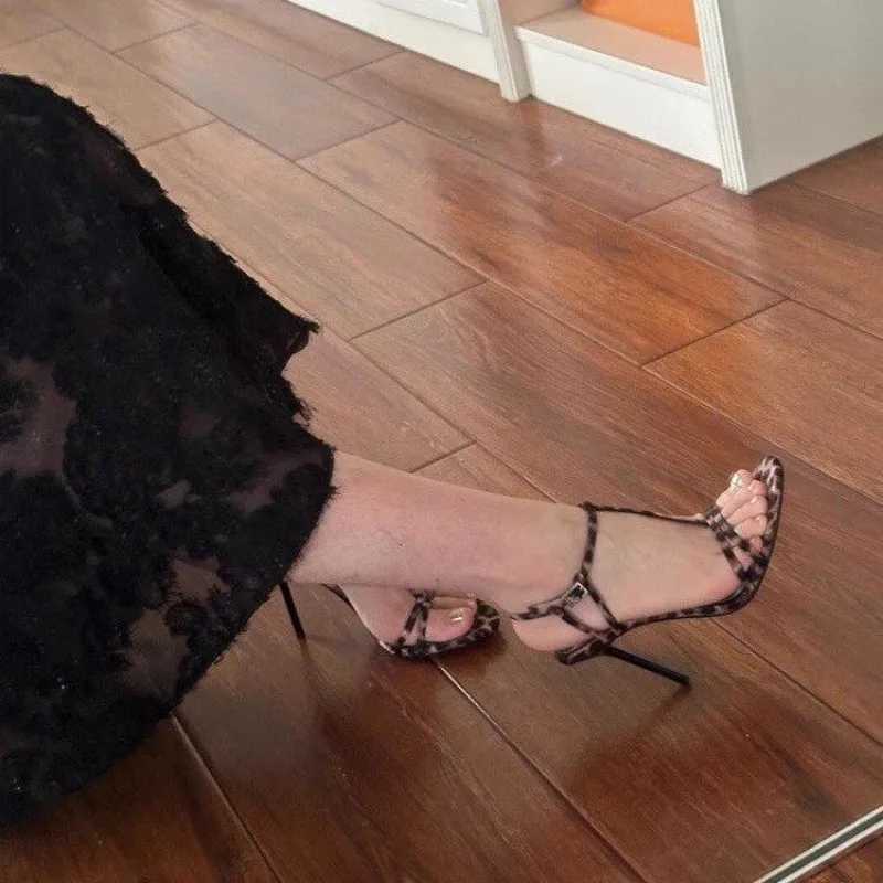 Brand Wen Shoes 2024 Retro Leopard Print Wens Sexy Stiletto Party hot Pr High H Summer Fashion Slingback Sandals Z250107