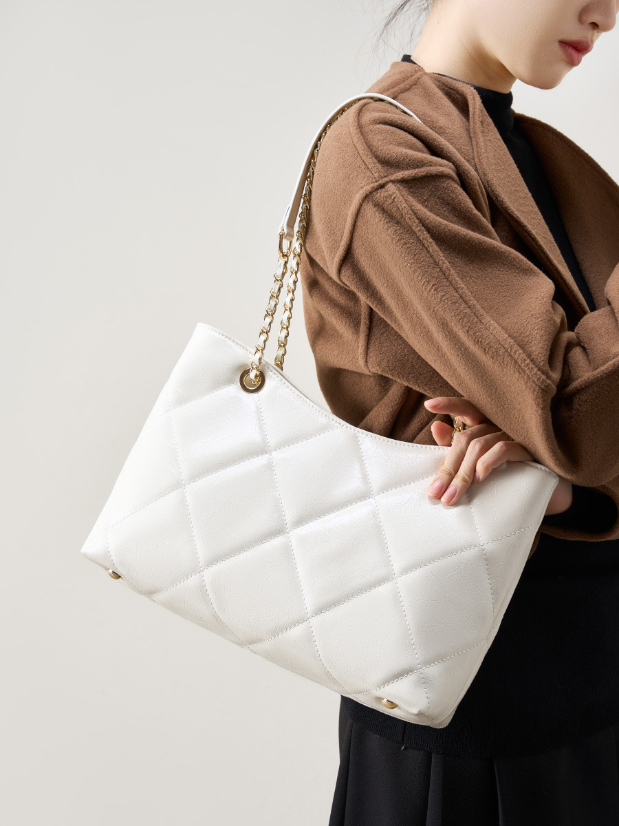 Classic and Fashionable Big Chain gge Small Square Single Shoulder Crossbody for leather 240820