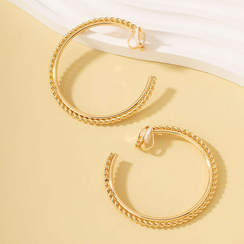 Metallic circular clips, fashionable without holes, internet famous street photos, large ear rings, personalized earrings