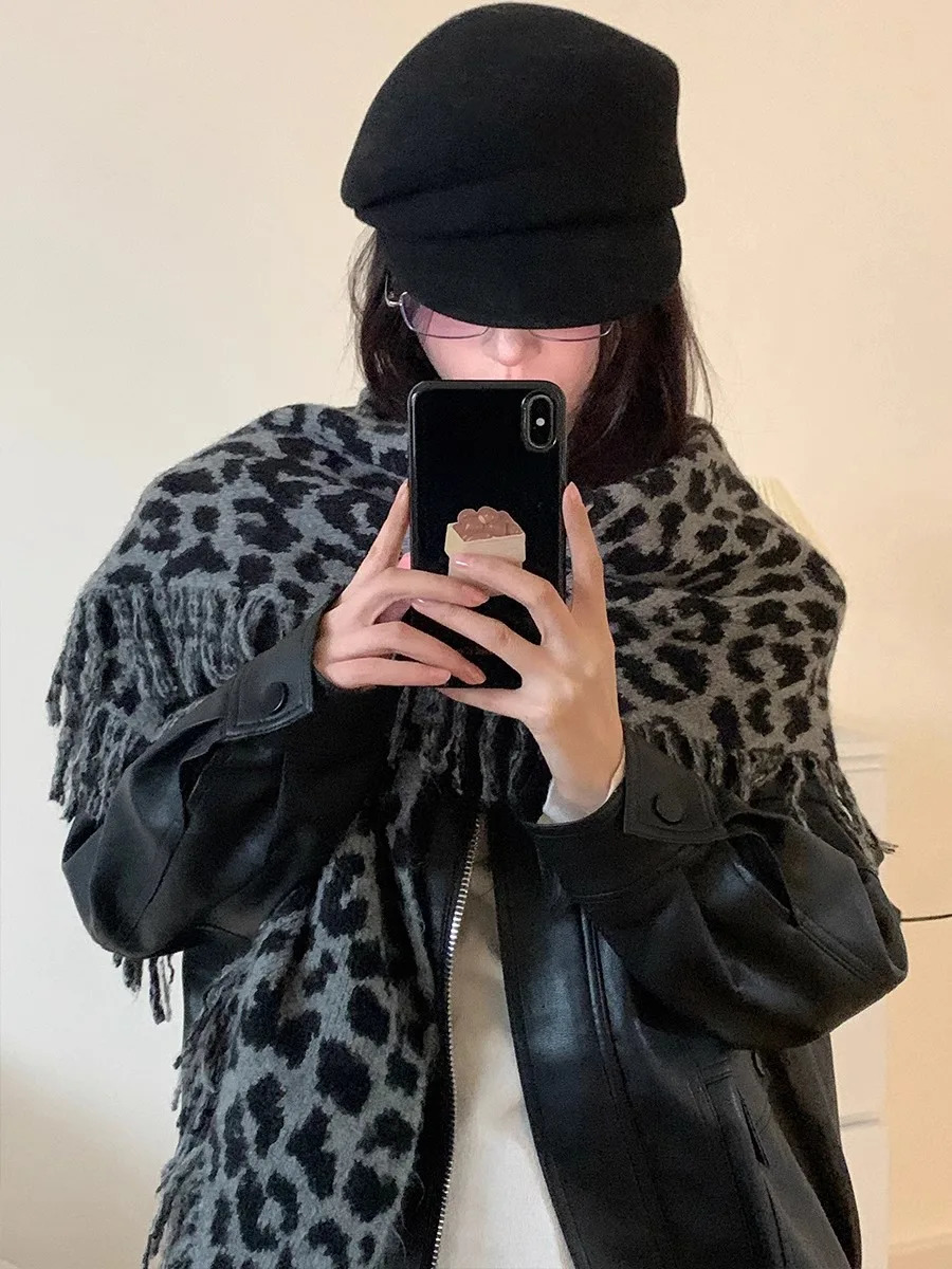 Womens Winter Korean-Style Warm Anti-Cold Tassel Triangle Scarf Wool Blend Leopard Print Trendy Shawl 250106