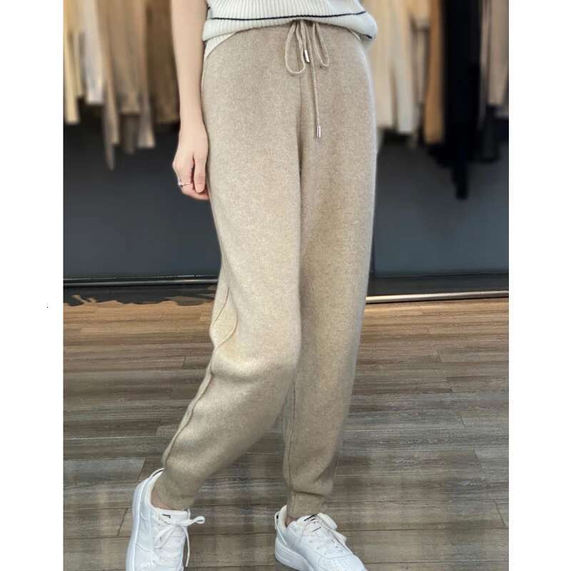 100% Merino Cashmere Women's Knitted Wool Pants In Autumn And Winter New Elastic Waist Fashion Feet Pants.