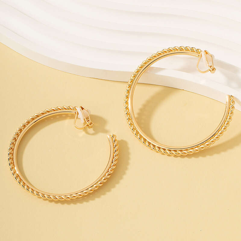 Metallic circular clips, fashionable without holes, internet famous street photos, large ear rings, personalized earrings