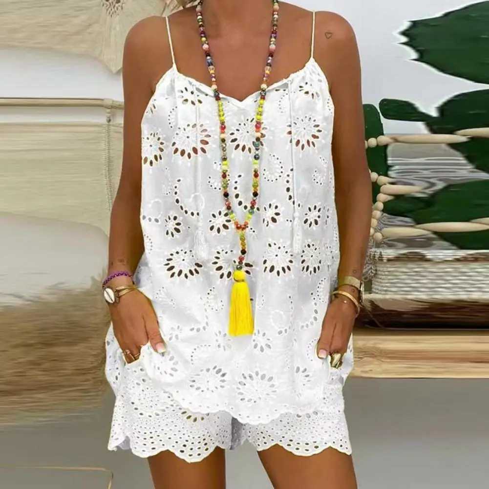 New Two Piece Sets Women Outifits Casual V-Neck Sveless Embroidery Top Shorts Set 2022 Fashion Women SuitXJ250106