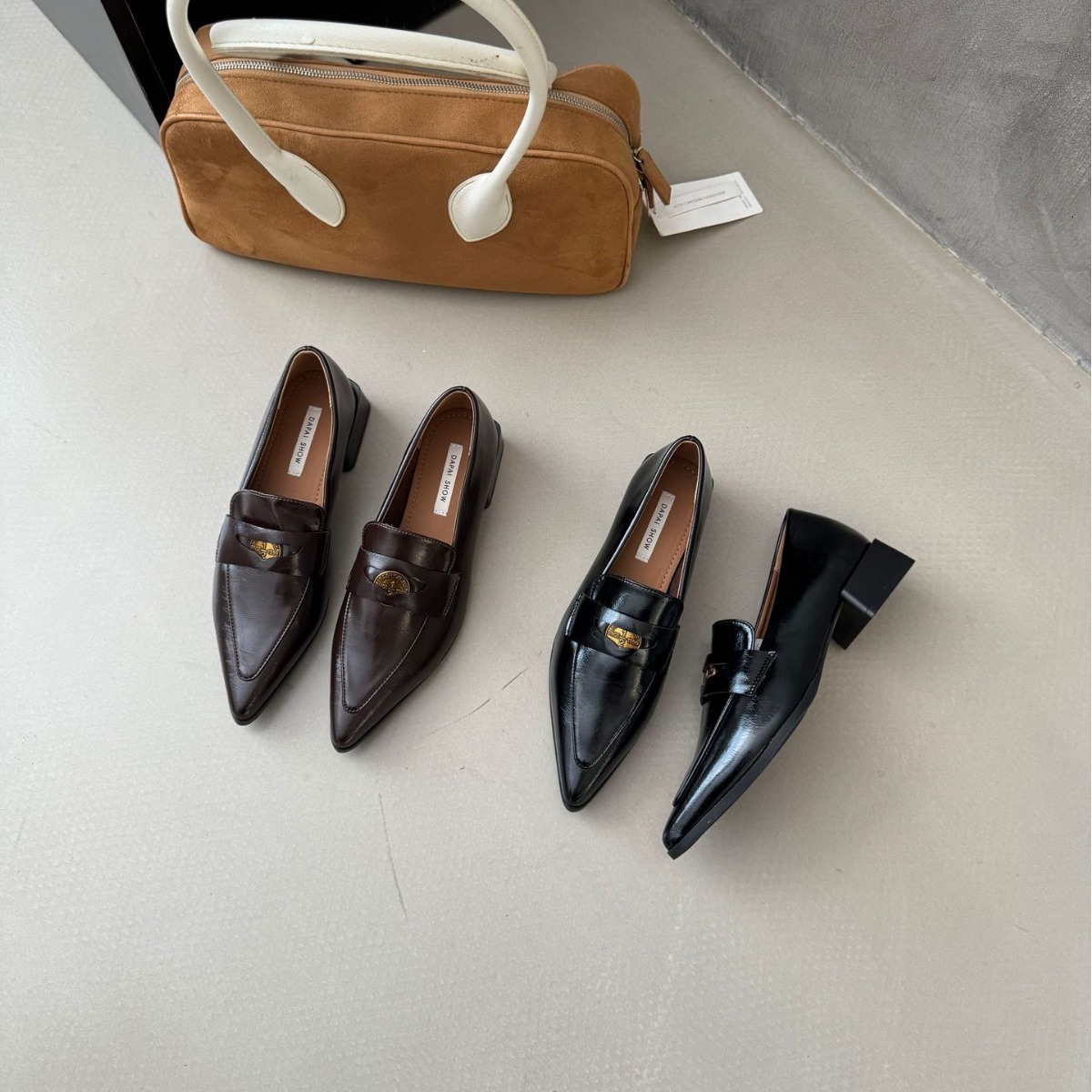 2024 Autumn British style retro pointed loafers, one foot on retro pointed thick heel JK small leather shoes for women