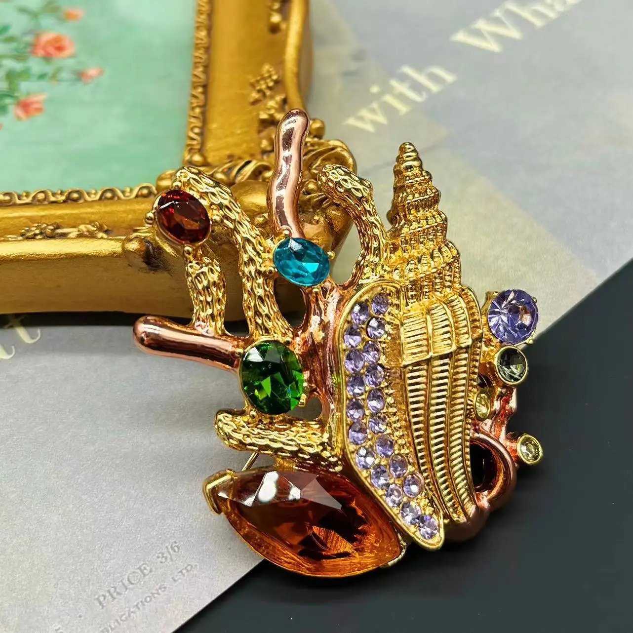Vintage Fashion Sweet sea style exquisite pin with light elegant high-grade jewelry brooch 241230