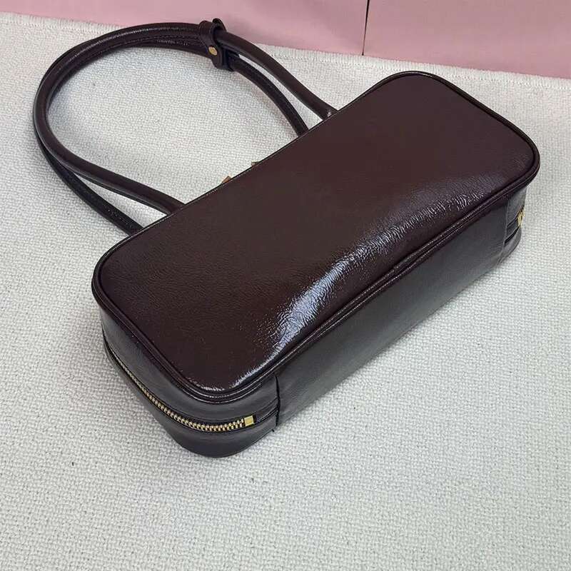 2025 Bowg Bag Wrinkled Oil Wax Leather High Quality Casual Shoulder Handheld Handbag Coffee Chocolate Tote Ladies