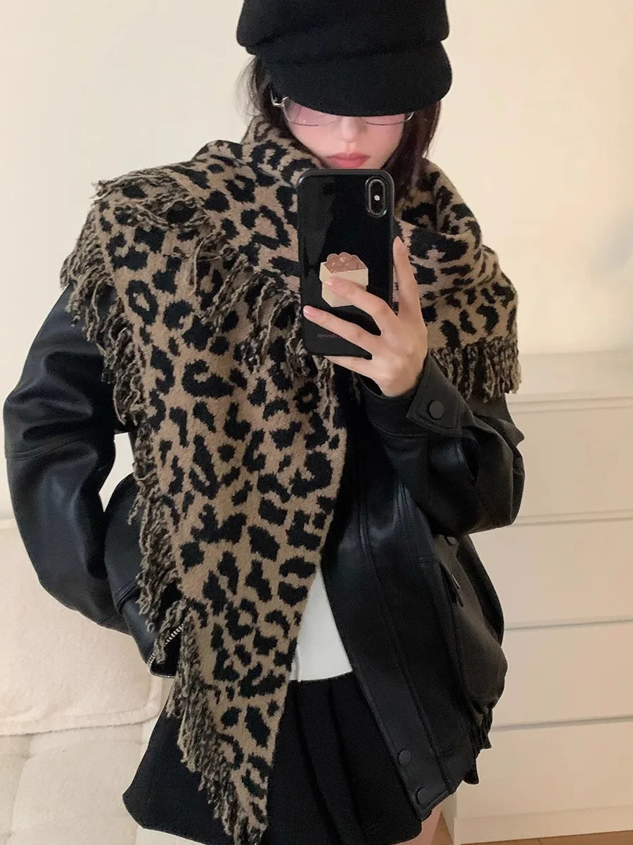 Womens Winter Korean-Style Warm Anti-Cold Tassel Triangle Scarf Wool Blend Leopard Print Trendy Shawl 250106