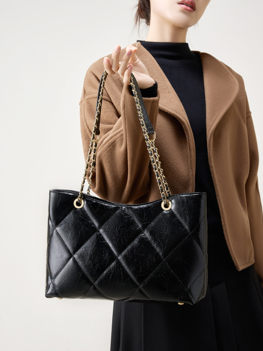 Classic and Fashionable Big Chain gge Small Square Single Shoulder Crossbody for leather 240820