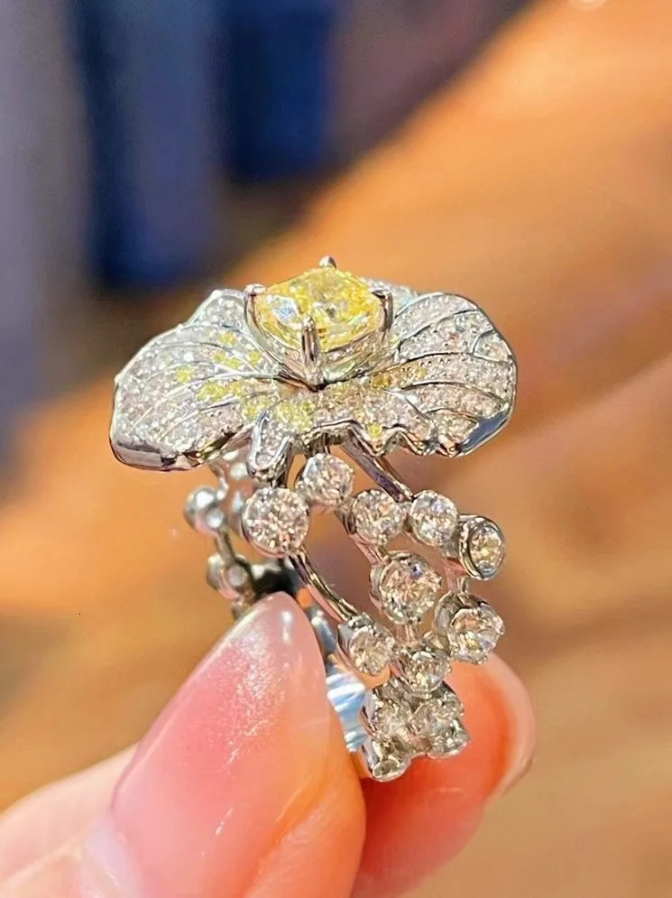 ZOCA 925 Sterling Silver Yellow Sparkling Cluster Ring Women Attractive Flower Shape Ring Party Jewelry Accessories 250106