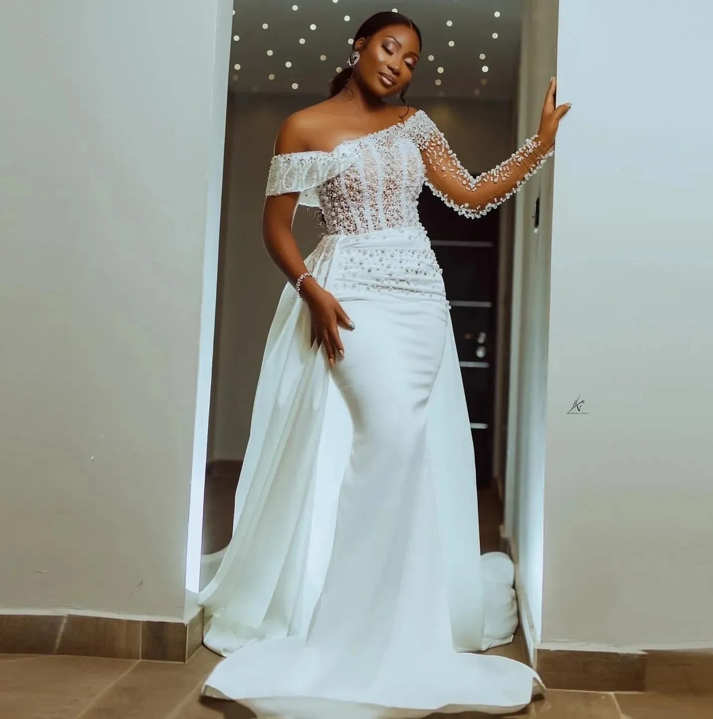 2025 Elegant New Wedding Dress One Shoulder Full Sleeves Pearls Beads Satin Mermaid Bride Formal Gowns African Vestidos De Novia